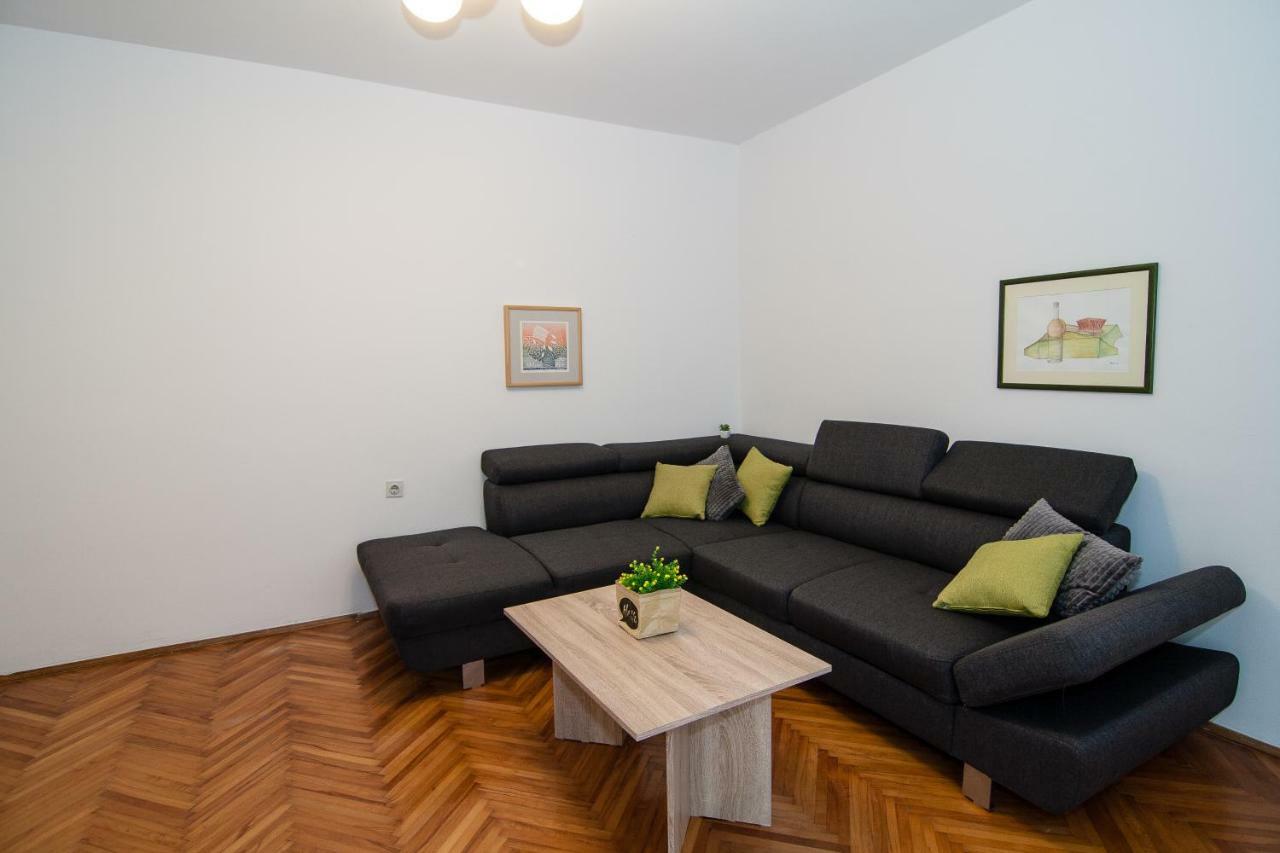 New Renovated Apartment 15 Min From Beach On Foot Pula Bagian luar foto