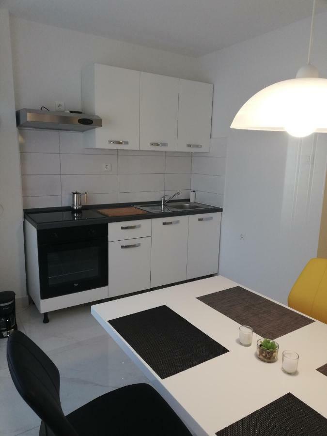 New Renovated Apartment 15 Min From Beach On Foot Pula Bagian luar foto